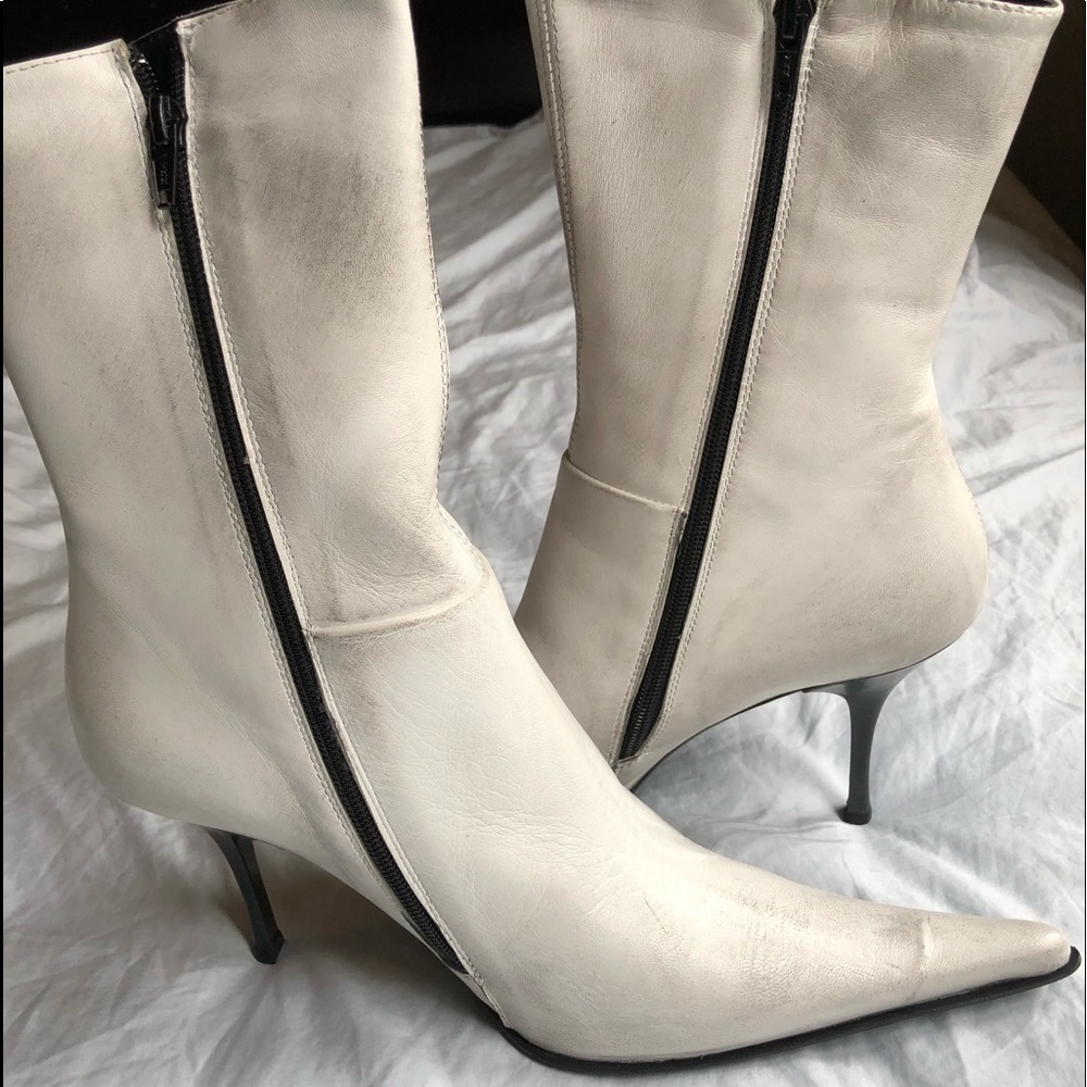 White ankle boots, pointy toes, size 41